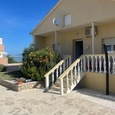 Beachfront House Marlot Ražanac